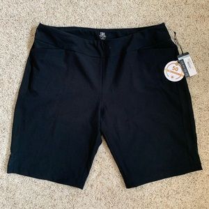 Tail Women’s Golf Shorts - Size 18